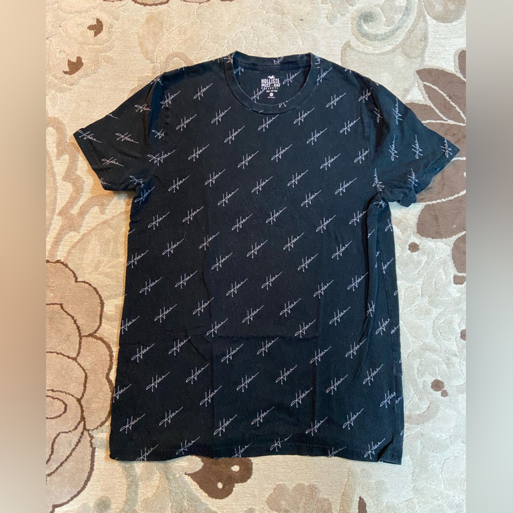Men’s Hollister t-shirt